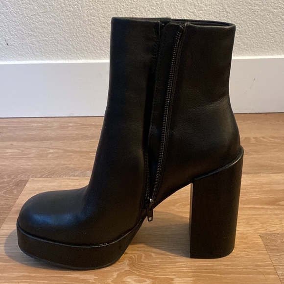 Steve Madden Black Leather Booties - Picture 3 of 3